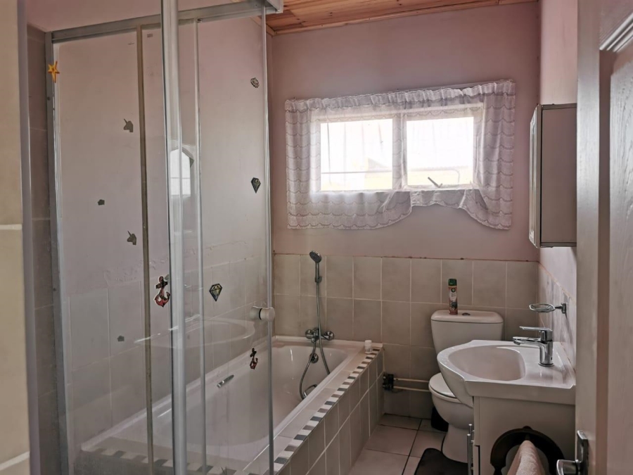 4 Bedroom Property for Sale in Hooikraal Western Cape